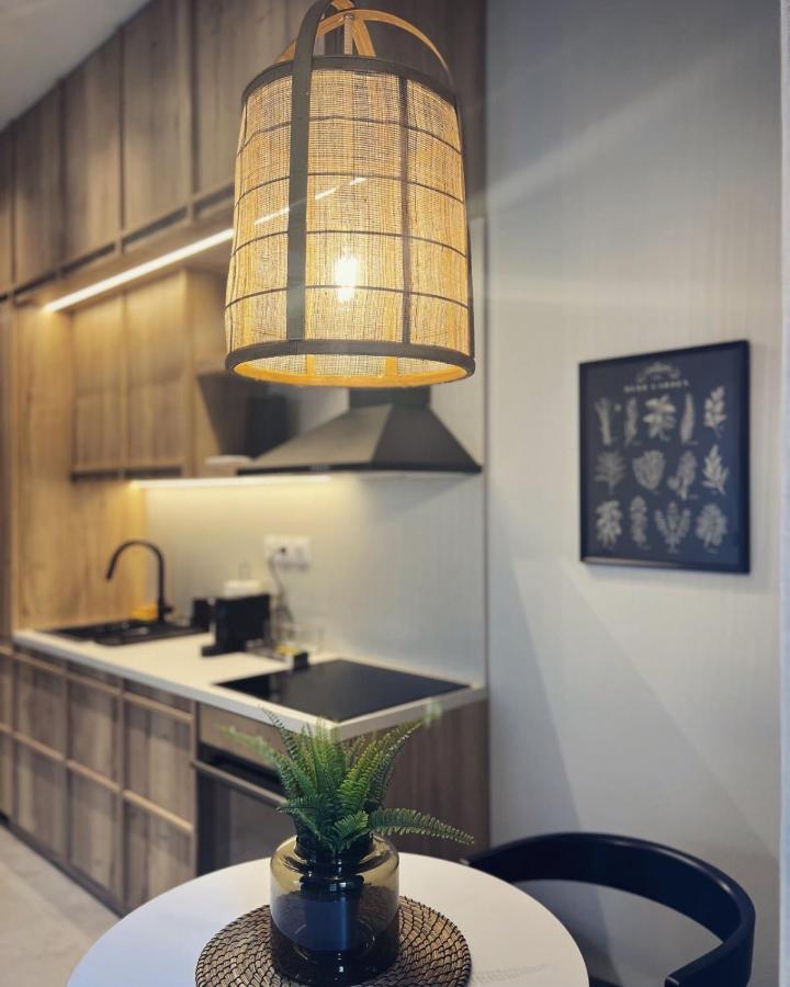 Luxurious Wooden Detail Flat In City Center คัลกิดา ภายนอก รูปภาพ