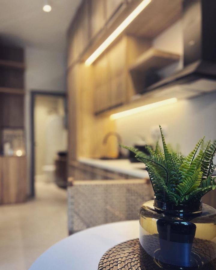 Luxurious Wooden Detail Flat In City Center คัลกิดา ภายนอก รูปภาพ