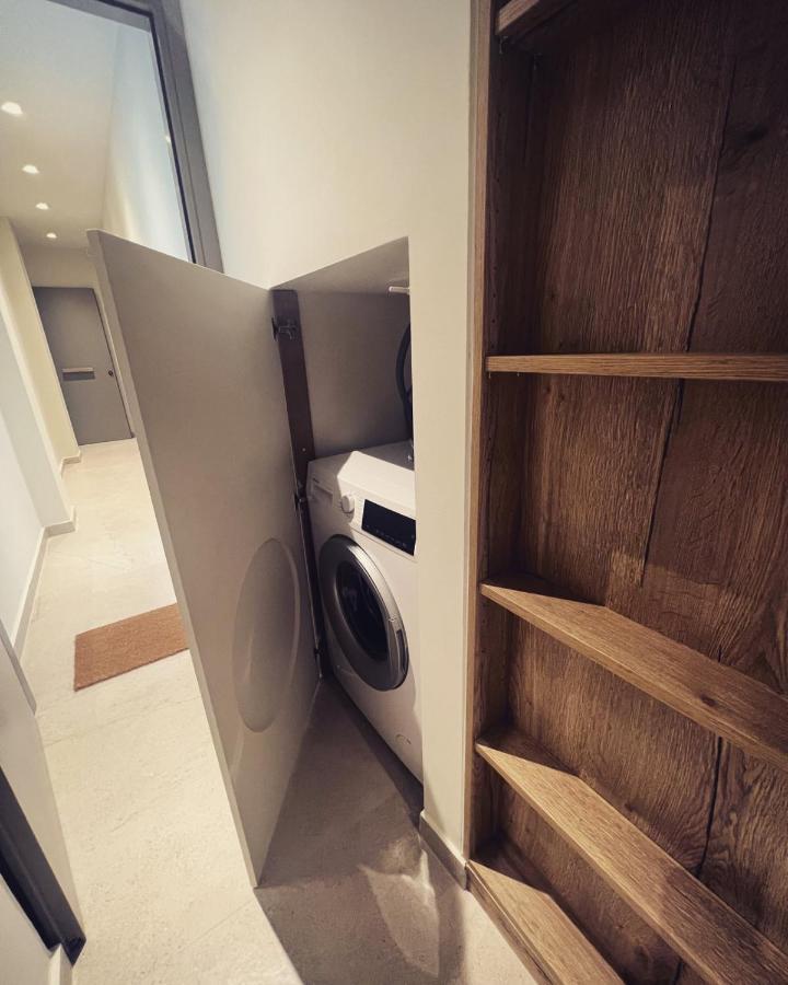 Luxurious Wooden Detail Flat In City Center คัลกิดา ภายนอก รูปภาพ