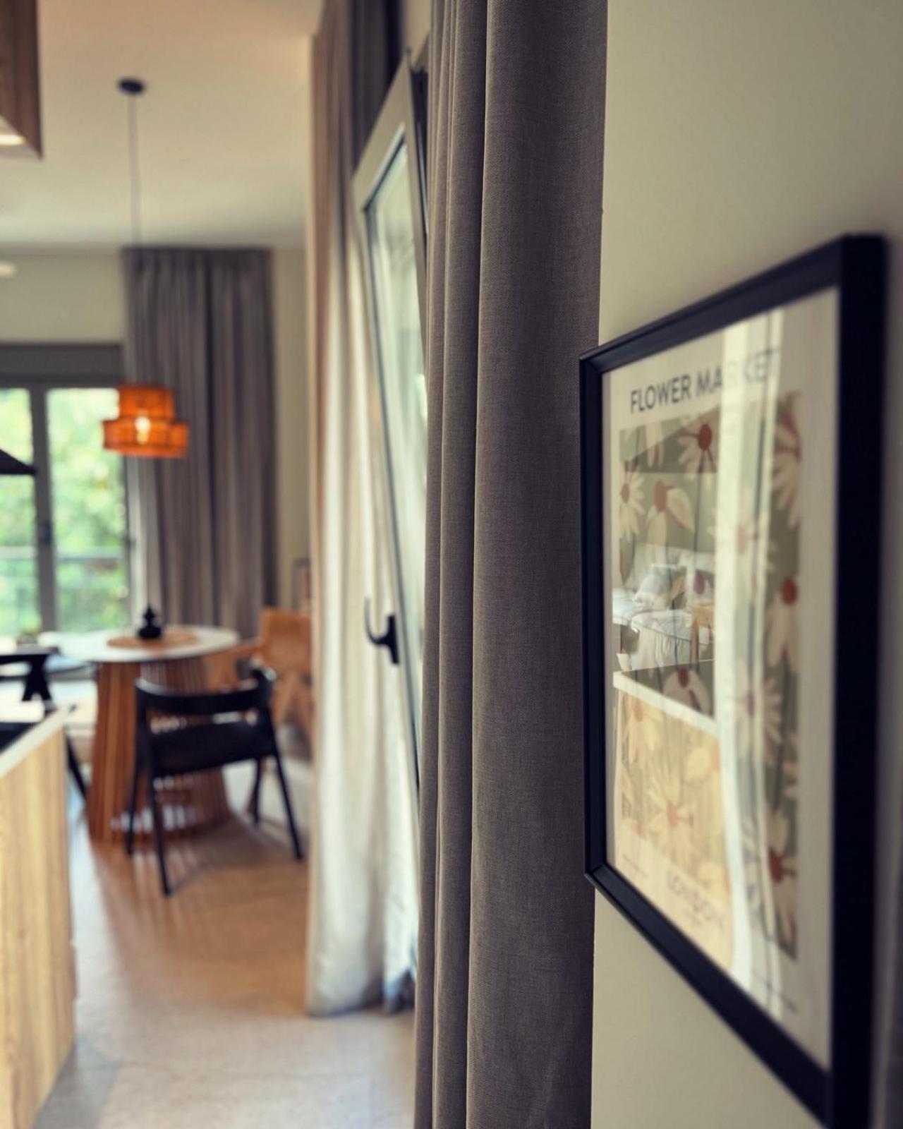Luxurious Wooden Detail Flat In City Center คัลกิดา ภายนอก รูปภาพ