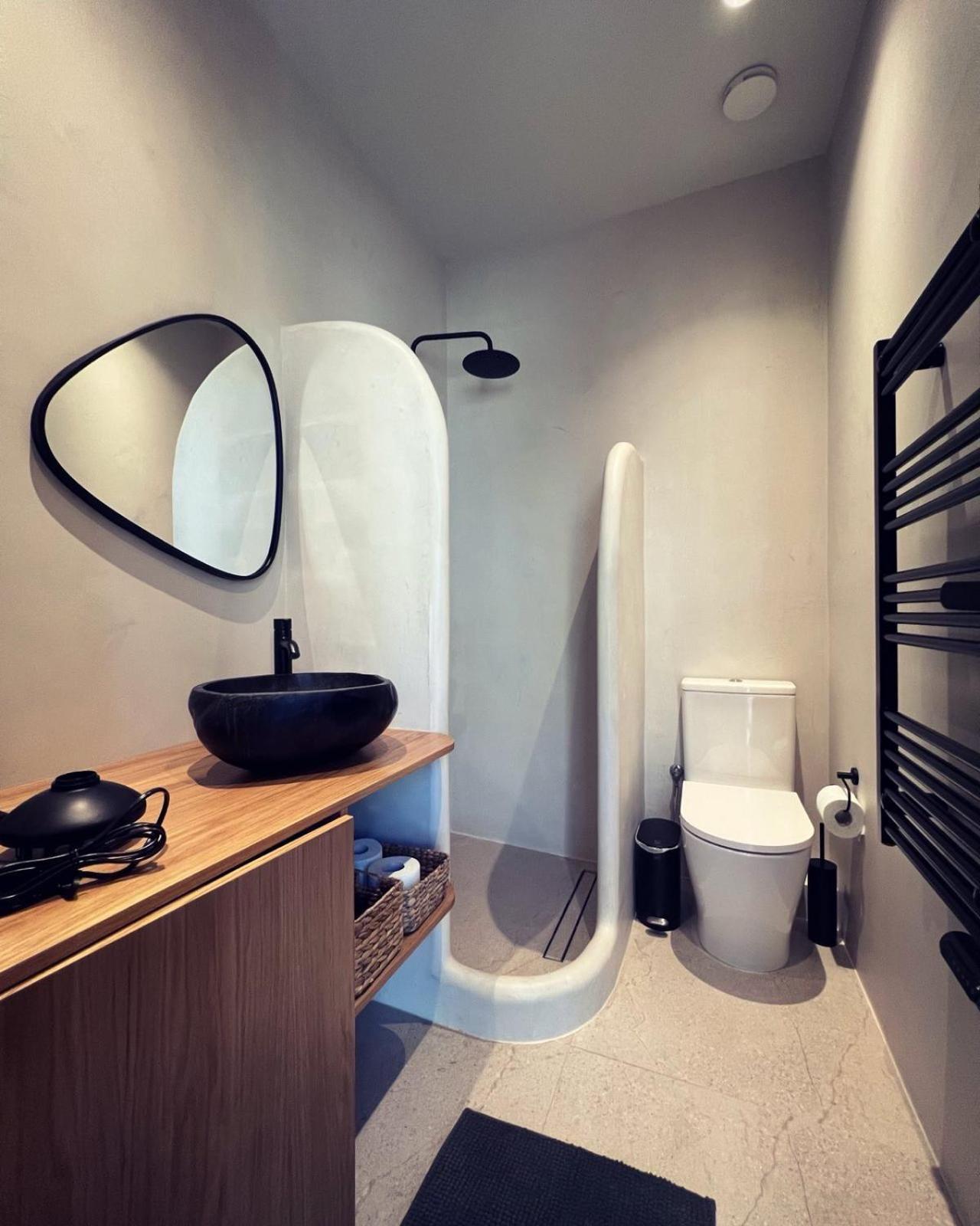 Luxurious Wooden Detail Flat In City Center คัลกิดา ภายนอก รูปภาพ