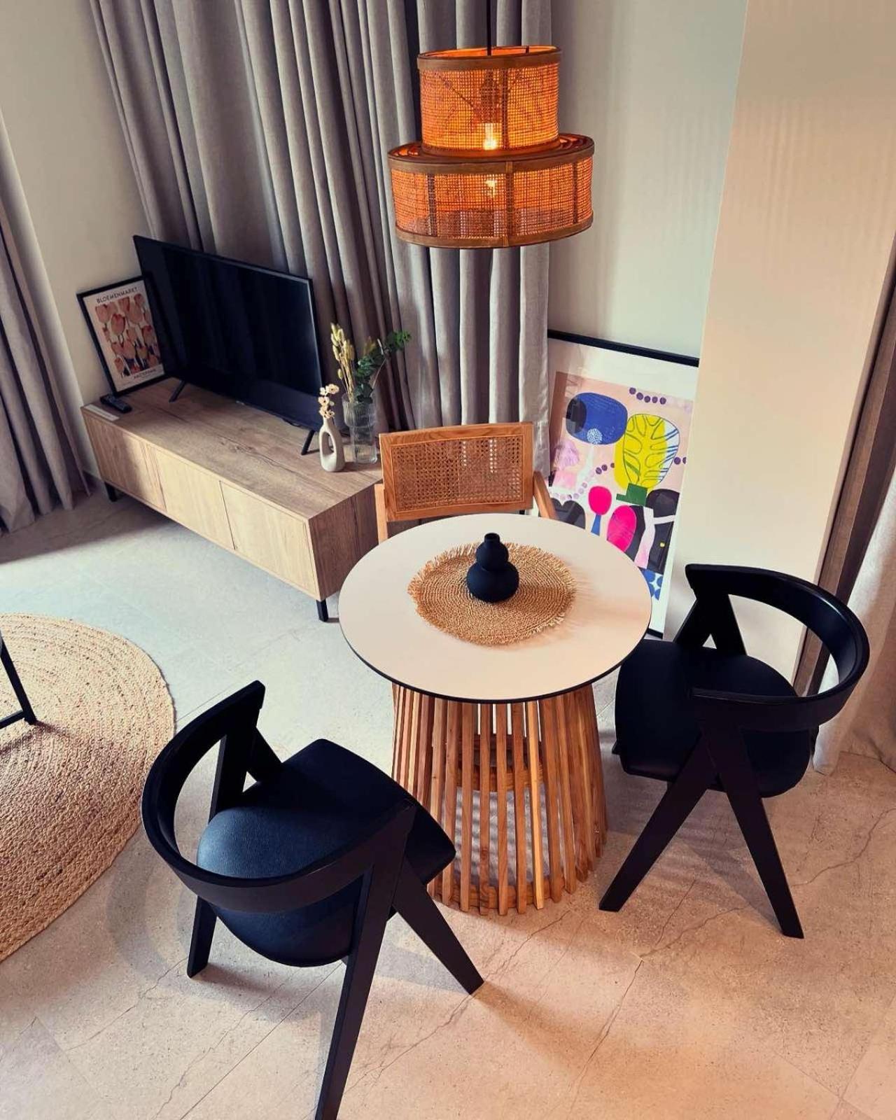 Luxurious Wooden Detail Flat In City Center คัลกิดา ภายนอก รูปภาพ
